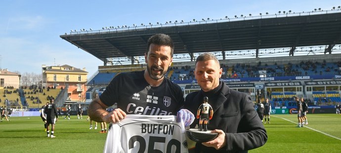 Legendární fotbalový brankář Gianluigi Buffon se chystá v brzké době ukončit kariéru.