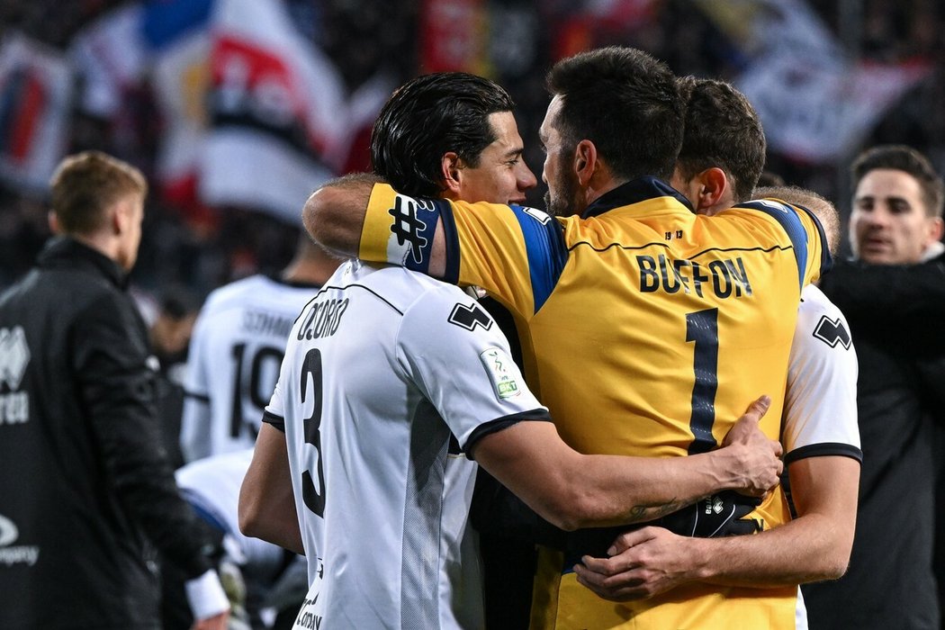 Legendární fotbalový brankář Gianluigi Buffon se chystá v brzké době ukončit kariéru.