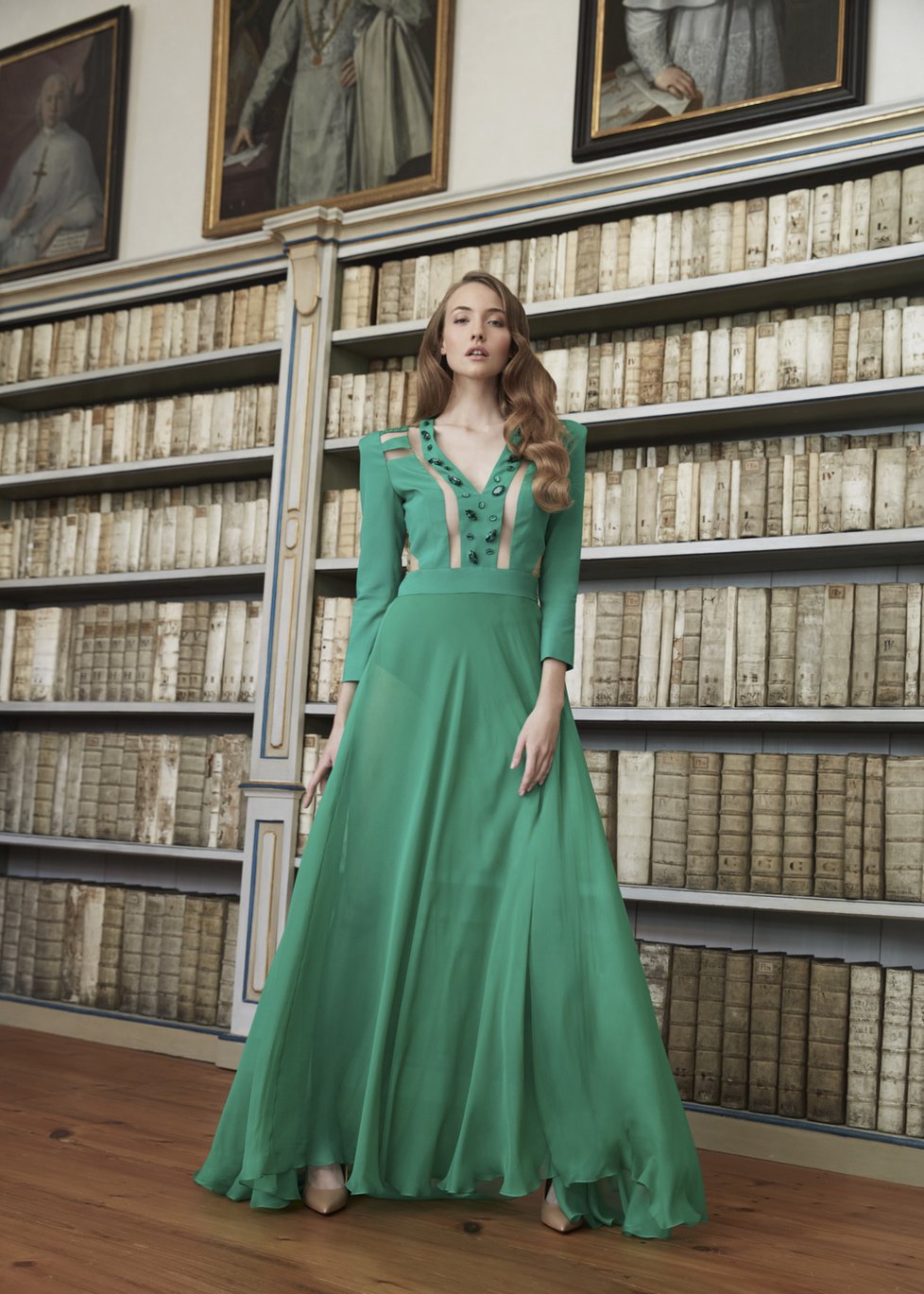 Gianni di Leo navrhuje nádherné oblečení a šperky. V Čechách žije se svým manželem a synem.