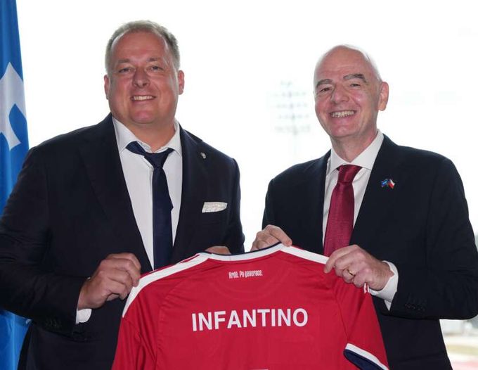 Infantino na skok v Praze, s Trundou řešili peníze pro FAČR. Přijel kvůli volbám? Infantino na skok v Praze, s Trundou řešili peníze pro FAČR. Přijel kvůli volbám?