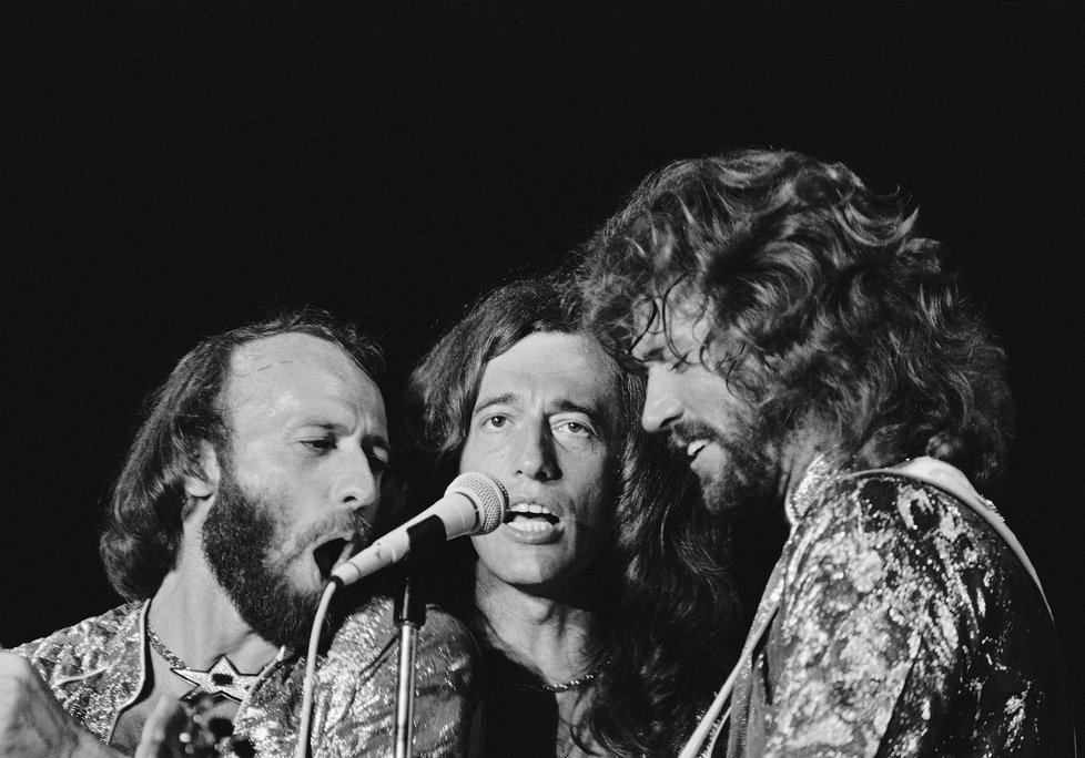 Skupina Bee Gees. Zleva: Maurice, Robin, Barry