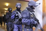 Generální inspekce bezpečnostních sborů, tedy “policie na policisty“, zatýkala. Údajně nejde o pomstu za olomouckou úplatkářskou kauzu. (ilustrační foto)