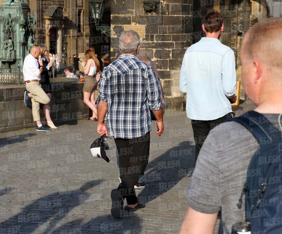 Mel Gibson je v Praze.
