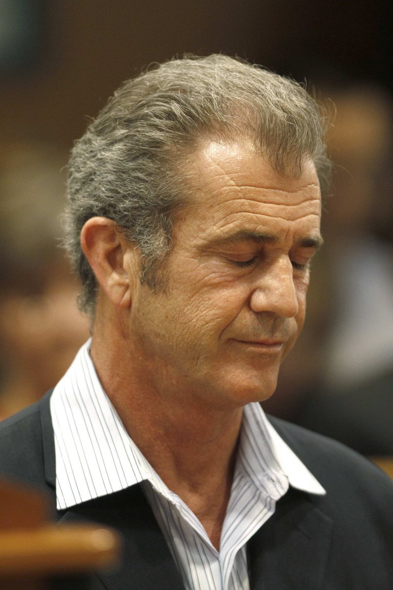 Mel Gibson se tvářil rezignovaně.