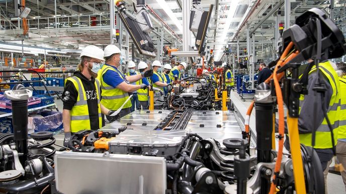 Koncern Volkswagen v Česku zatím továrnu na baterie do elektrovozů nepostaví.