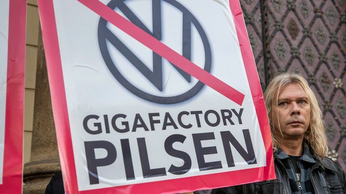 Proti zvažované gigafactory v Líních u Plzně se zvedla vlna odpory od skupiny místních.
