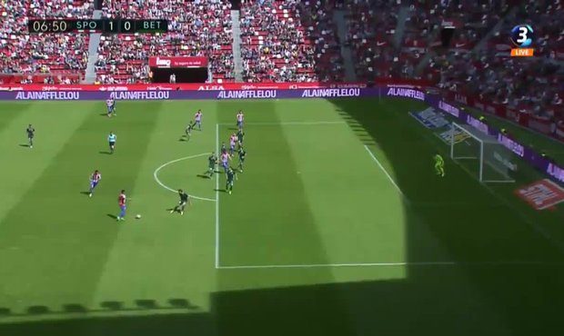  Gijón - Betis: Douglas tvrdou ranou překonal gólmana, domácí vedou 1:0