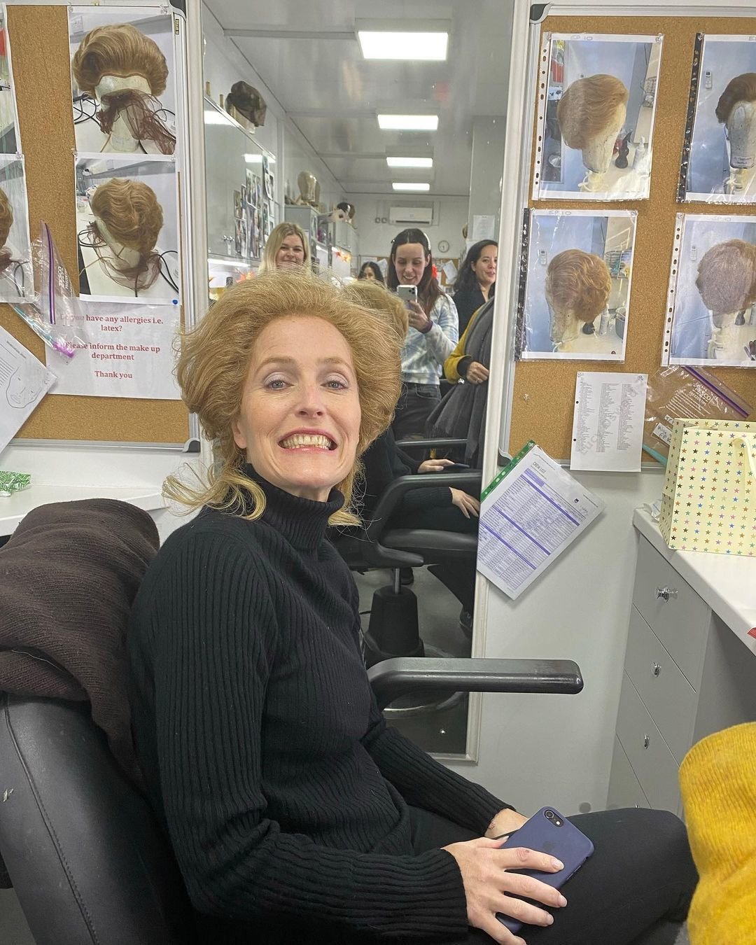 Gillian Anderson na natáčení seriálu The Crown