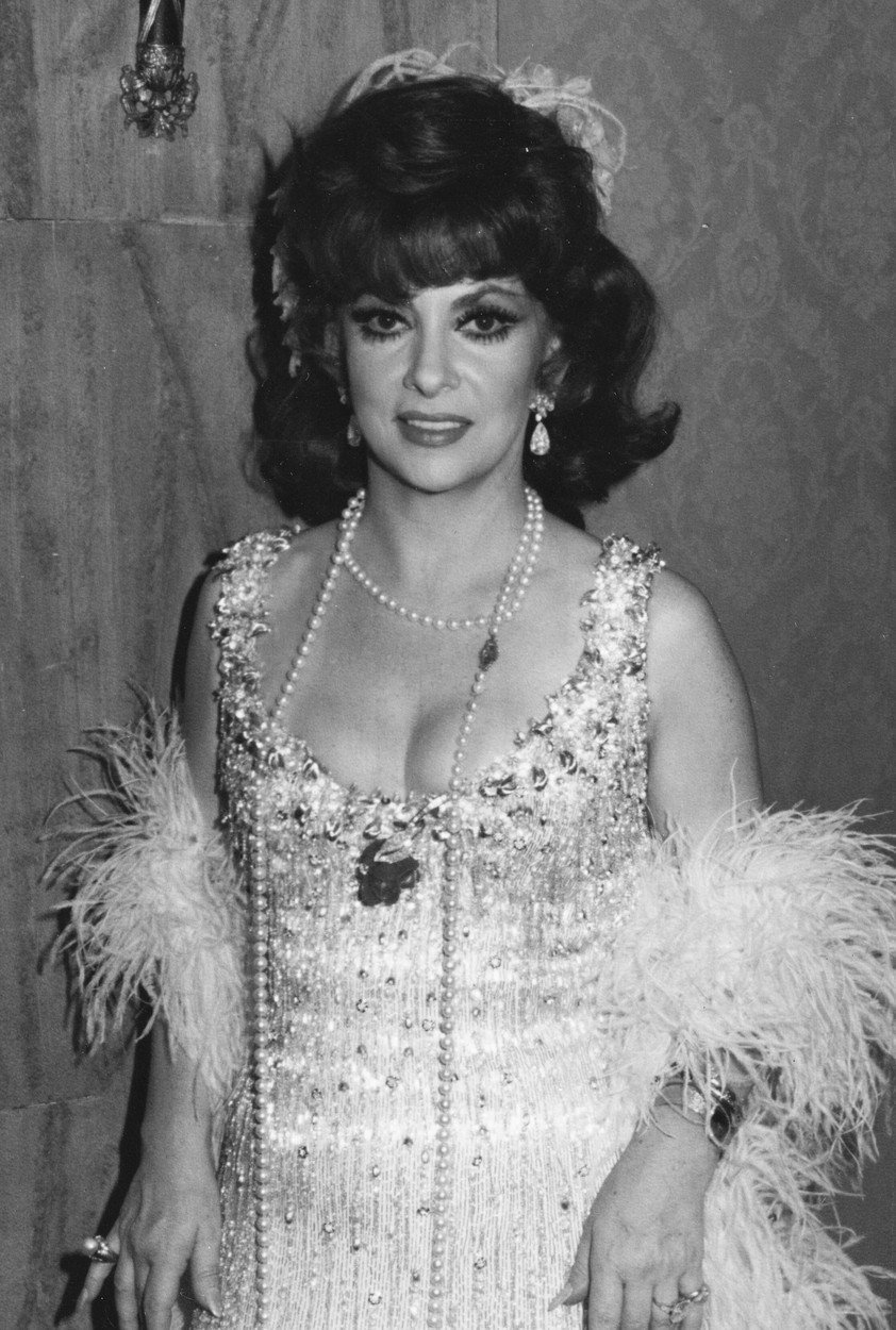  Gina Lollobrigida