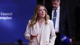Italská premiérka Giorgia Meloniová hovoří s novináři po skončení summitu Evropské unie v Bruselu (16. 10. 2026)