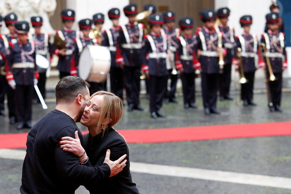 Ukrajinský prezident Volodymyr Zelenskyj se setkal s italskou premiérkou Giorgiou Meloniovou (13.5.2023).