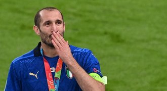 Legenda Juventusu se loučí: Italský obránce Chiellini pověsil kopačky na hřebík