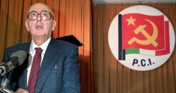 Zemřel exprezident Itálie Giorgio Napolitano (†98). Někdejšího komunistu po Praze prováděl Klaus 