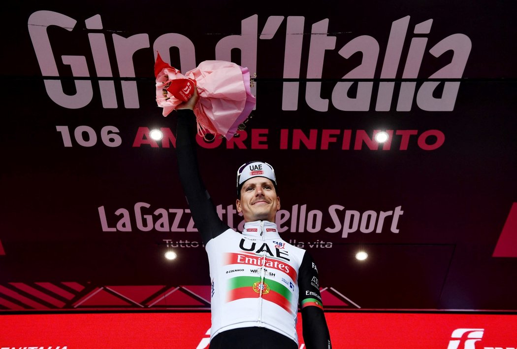 Joao Almeida triumfoval v 16. etapě Gira, Geraint Thomas skončil druhý a vrátil se do čela průběžného pořadí