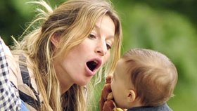 Gisele Bündchen se na syna neustále smála a dělala na něj různé obličeje.