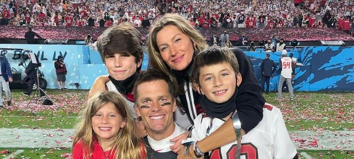 Podle spekulací stojí za rozvodem quarterbacka Toma Bradyho a topmodelky Gisele utajená komunikace s Miami Dolphins - rivalem Tampy, kde Brady hraje