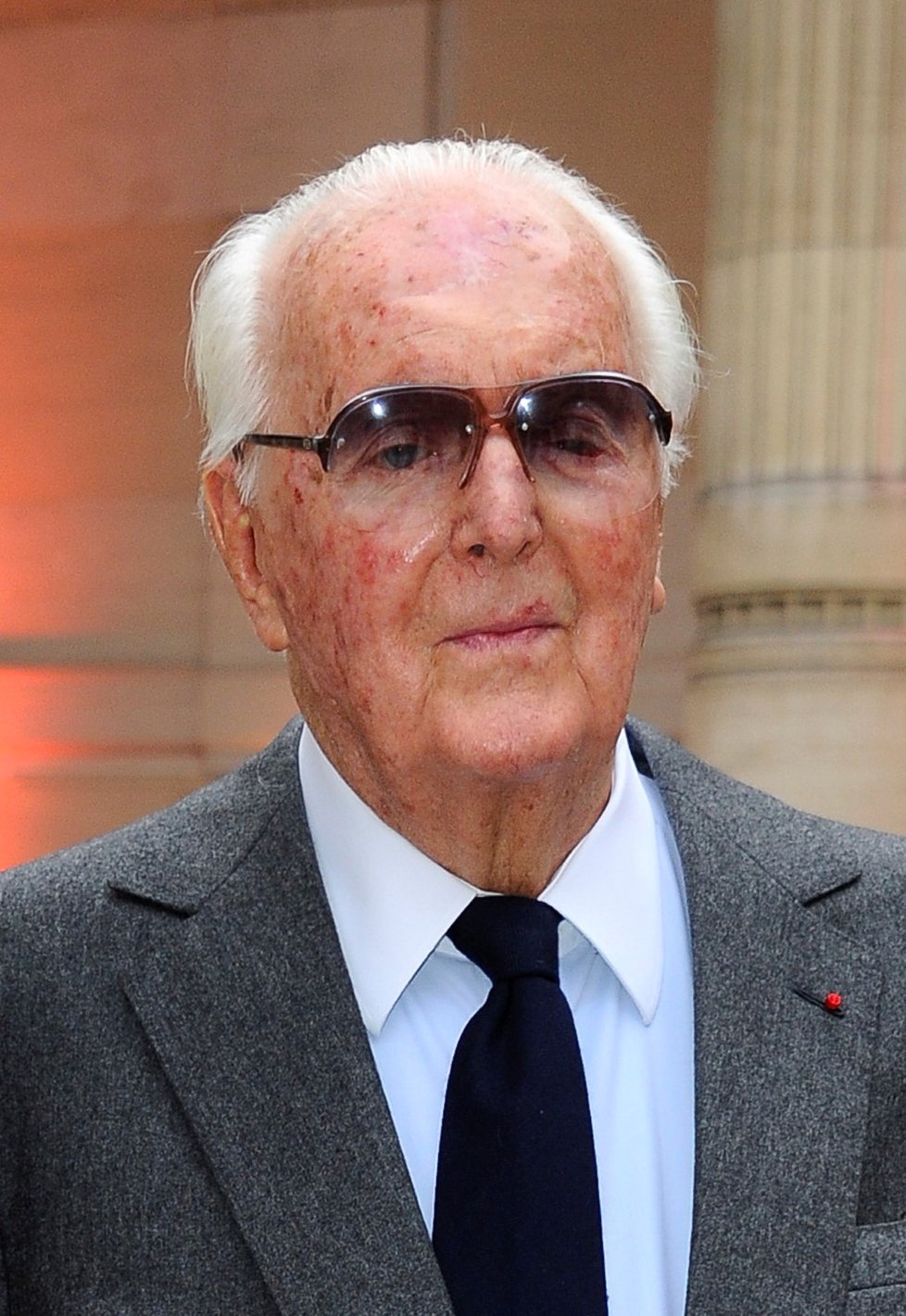 Módní návrhář Hubert de Givenchy zemřel ve spánku. Bylo mu 91 let