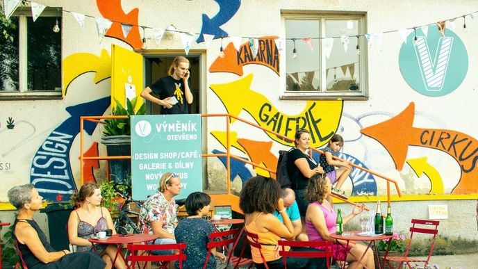 Češi zůstávají štědří. Když končí Black Friday, zapojí se do Giving Tuesday Češi zůstávají štědří. Když končí Black Friday, zapojí se do Giving Tuesday