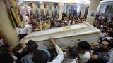 Pohřeb obětí tragického požáru v Gíze: Zemřelo nejméně 41 lidí včetně mnoha dětí