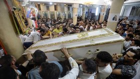 Pohřeb obětí požáru v egyptské Gíze