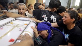 Pohřeb obětí požáru v egyptské Gíze