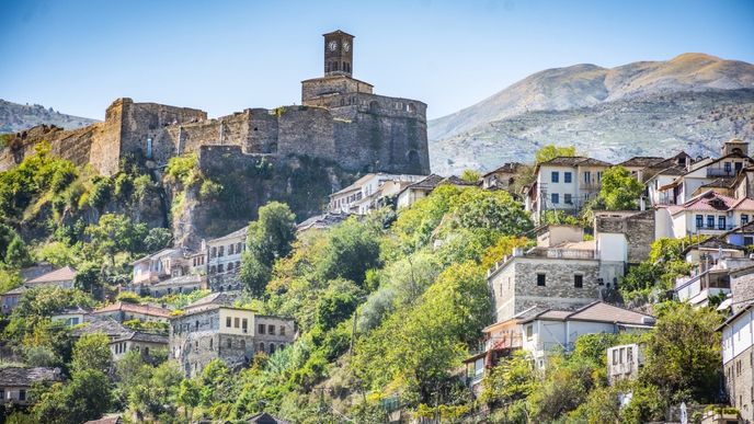 Gjirokasterský hrad byl stejně jako město patrně pojmenován po princezně Argjiro. Gjirokasterský hrad byl stejně jako město patrně pojmenován po princezně Argjiro.
