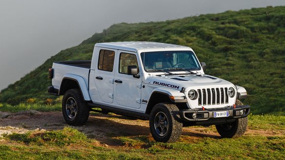 Italská premiéra Jeepu Gladiator: Stylový pick-up, na který si ještě počkáme