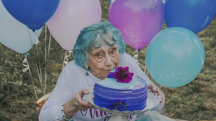 Gladys si oslavu svých 98. narozenin opravdu užila. Gladys si oslavu svých 98. narozenin opravdu užila.