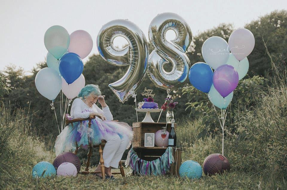 Gladys si oslavu svých 98. narozenin opravdu užila.