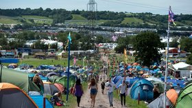 Největší hudební festival světa v britském Glastonbury: Účastní se 150 000 lidí