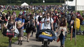 Největší hudební festival světa v britském Glastonbury: Účastní se 150 000 lidí