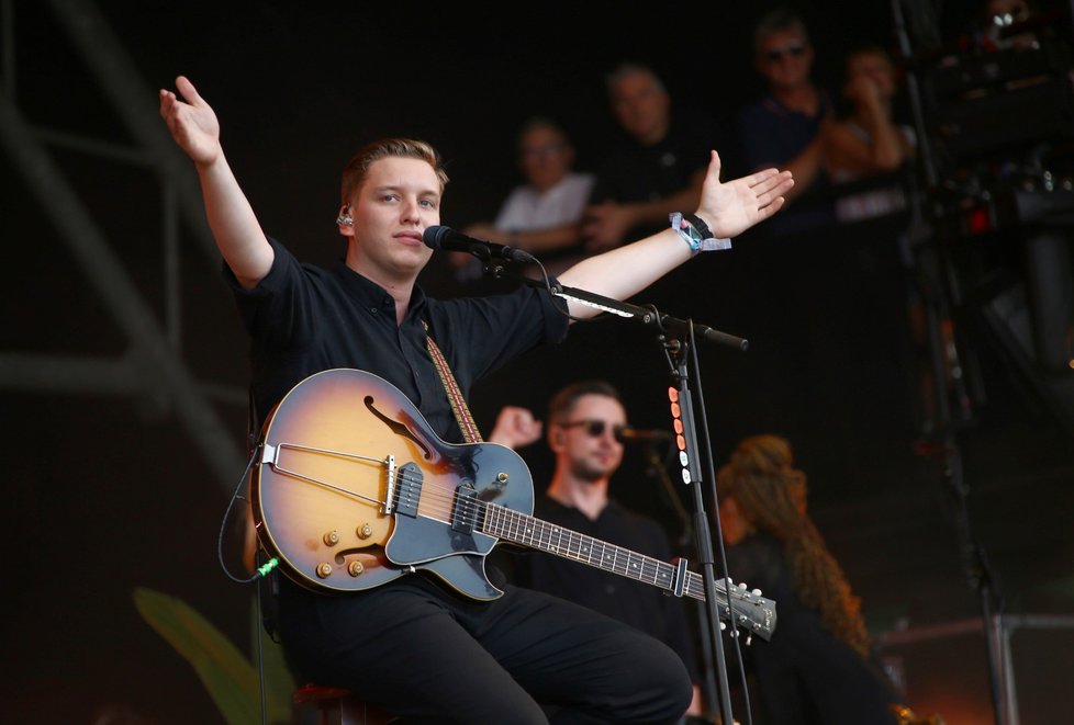 Glastonbury 2019. U anglické vesnice Pilton se po dvou letech koná legendární festival. George Ezra