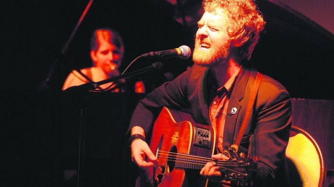 Glen Hansard se Markéty Irglové chtěl zastat...