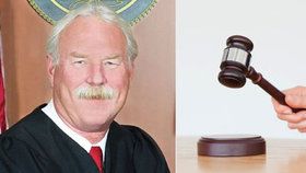 Soudce Glenn Devlin se nedočkal znovuzvolení, propustil proto obžalované z násilných trestných činů jako pomstu.