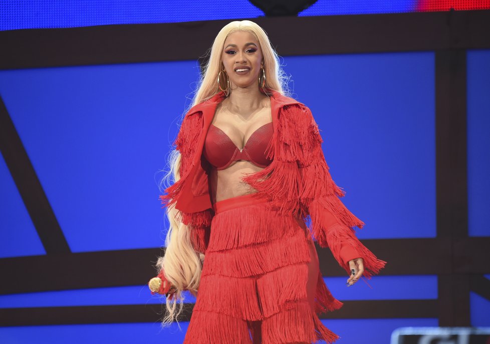 Cardi B zvolila odvážný outfit.