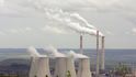 Takhle vypouští CO2 do ovzduší uhelná elektrárna Počerady na Mostecku.