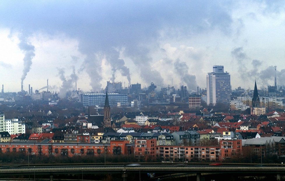 Globální oteplování je způsobeno vypouštěním CO2 do ovzduší.