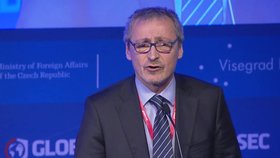 GlobSec 2016 v Bratislavě: Martin Stropnický během proslovu