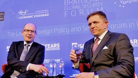 Sobotka a Fico na bezpečnostní konferenci GlobSec v roce 2015