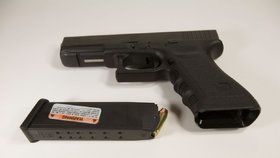 Mladík ukradl na střelnici pistoli Glock a 200 nábojů