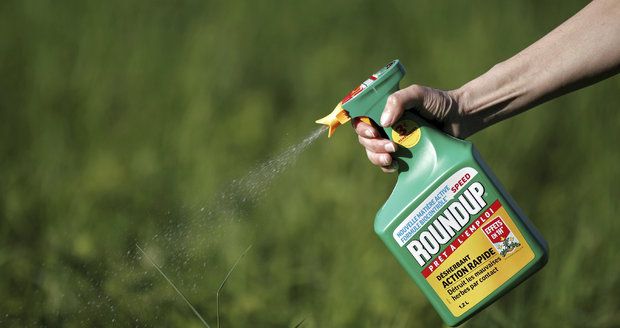 Na pole a zahradu od ledna bez glyfosátu: Zemědělce zaskočil zákaz herbicidu