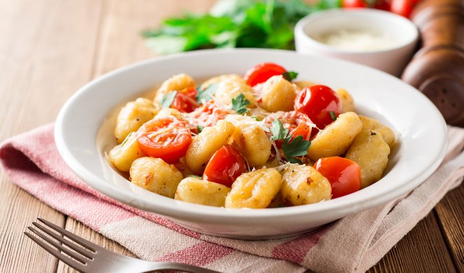 Gnocchi s rajčátky, bazalkou a parmazánem