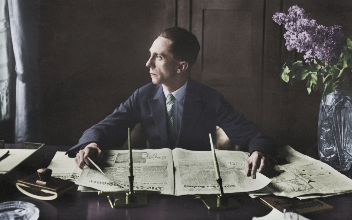 Joseph Goebbels – říšský ministr lidové osvěty a propagandy; gauleiter, tj. vedoucí župy Berlín; jeden z nejbližších důvěrníků Adolfa Hitlera, nadřízený Brunhilde Pomselové od roku 1942.