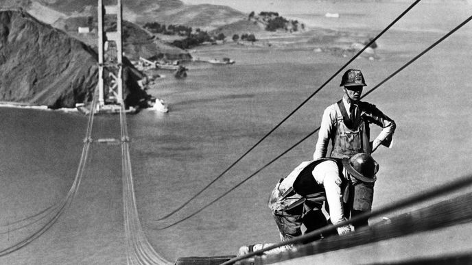 Takhle se ve 30. letech stavěl most Golden Gate