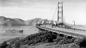 O stavbě mostu Golden Gate bylo rozhodnuto v roce 1930 a byla zahájena 5. ledna 1933.