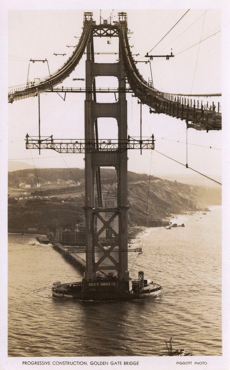 Golden Gate Bridge je visutý most u Sanfranciského zálivu přes průliv Golden Gate v Kalifornii. Spojuje San Francisco s Marin County. O jeho stavbě bylo rozhodnuto v roce 1930 a byla zahájena 5. ledna 1933. Do provozu byl slavnostně uveden 27. května 1937 pro pěší a o den později pro automobily. Je dlouhý 2,7 km a do roku 1964 byl nejdelším visutým mostem na světě.