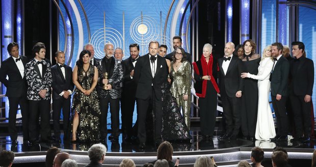 Herci a štáb seriálu The Assassination of Gianni Versace: American Crime Story, který vyhrál cenu za nejlepší minisérii
