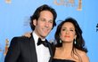 Zlaté glóby 2013: Paul Rudd a doprovod, který mu závidí řada mužů. Svůdná Salma Hayek