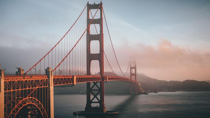 Ikonický most Golden Gate Bridge u San Francisca.