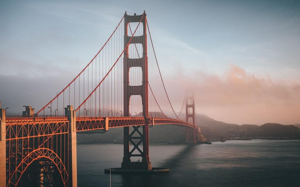 Ikonický most Golden Gate Bridge u San Francisca.